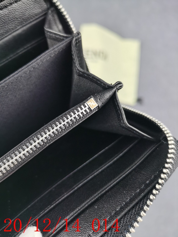 超激安ブランド財布偽物着用イメージ